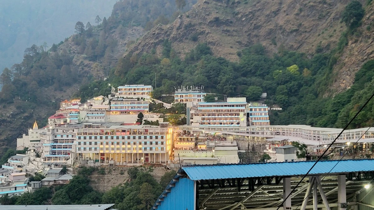 Vaishno Devi Yatra Guide, Mata Vaishno Devi Bhawan in Trikuta Hills, Jammu and Kashmir